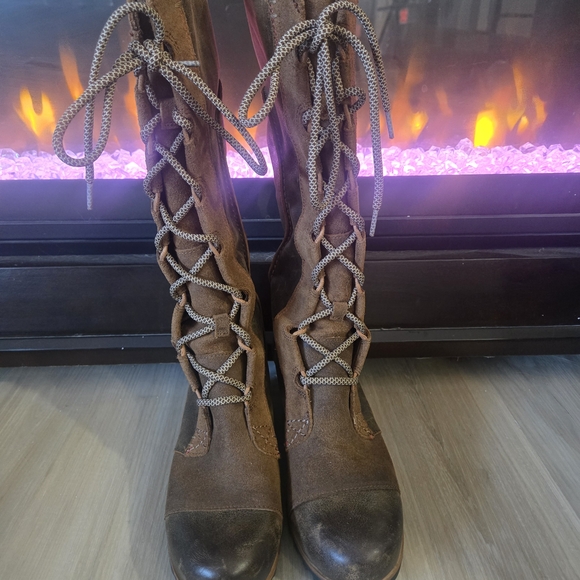 Sorel Women's Distressed Brown Lace-Up Boots - Picture 2 of 11